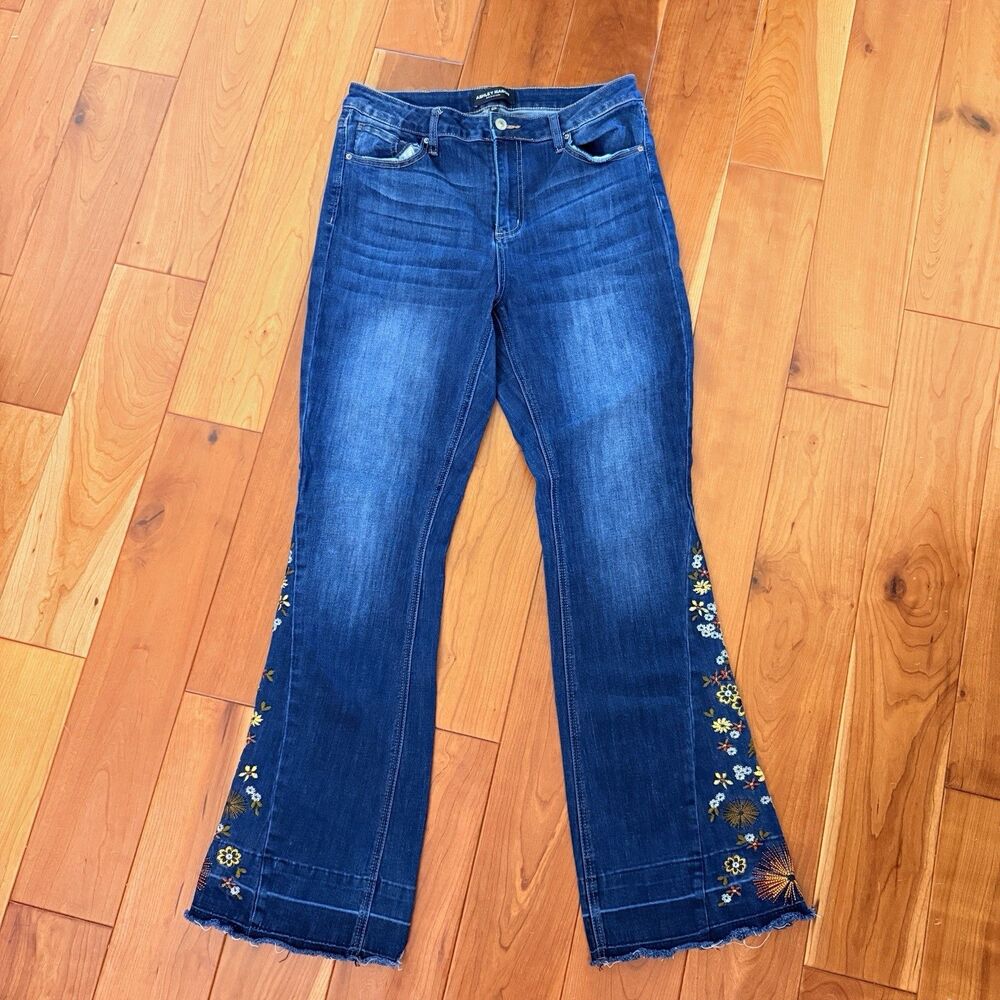 Ashley Mason Women’s Blue Dark Wash Floral Embroidered Flared Jeans Size 13/31